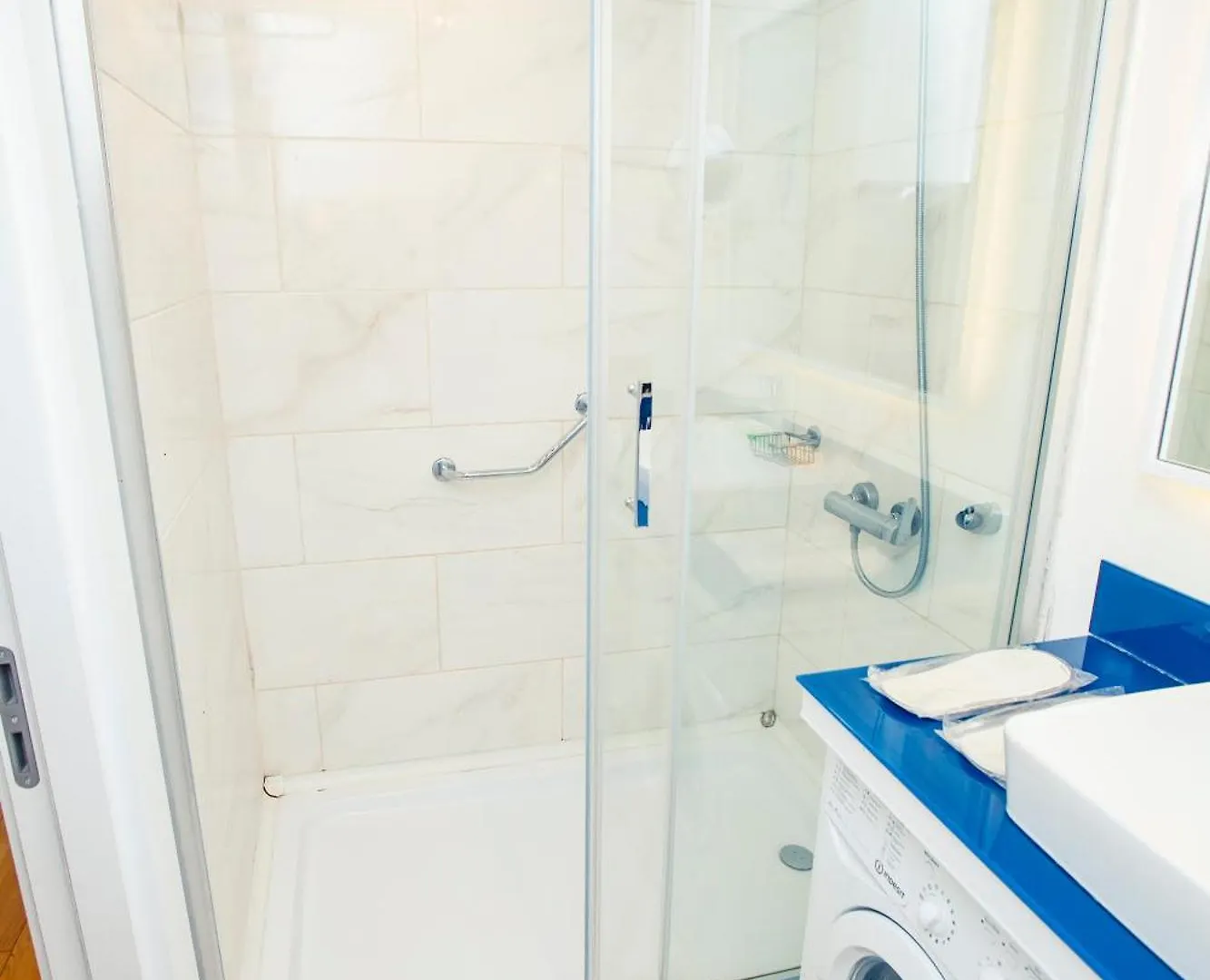 公寓 Orbi City Center Suites 巴统